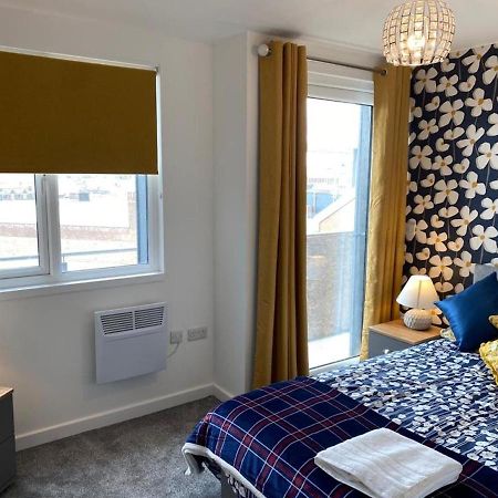 Central 2 Bed Newly Built Duplex Penthouse With Free Gated, On-Site Parking, Lift Access, Self Check-In, Super Fast Wifi, Two Cathedral View Terraces & Sleeps 6 Peterborough Exterior foto