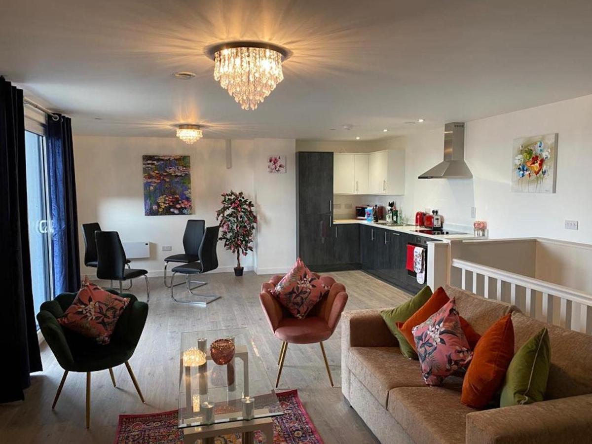 Central 2 Bed Newly Built Duplex Penthouse With Free Gated, On-Site Parking, Lift Access, Self Check-In, Super Fast Wifi, Two Cathedral View Terraces & Sleeps 6 Peterborough Exterior foto