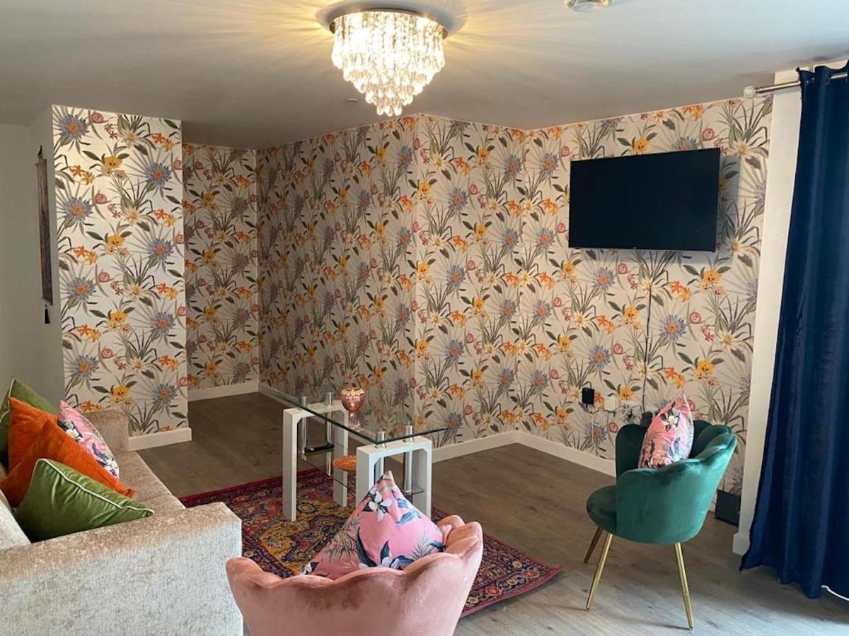 Central 2 Bed Newly Built Duplex Penthouse With Free Gated, On-Site Parking, Lift Access, Self Check-In, Super Fast Wifi, Two Cathedral View Terraces & Sleeps 6 Peterborough Exterior foto