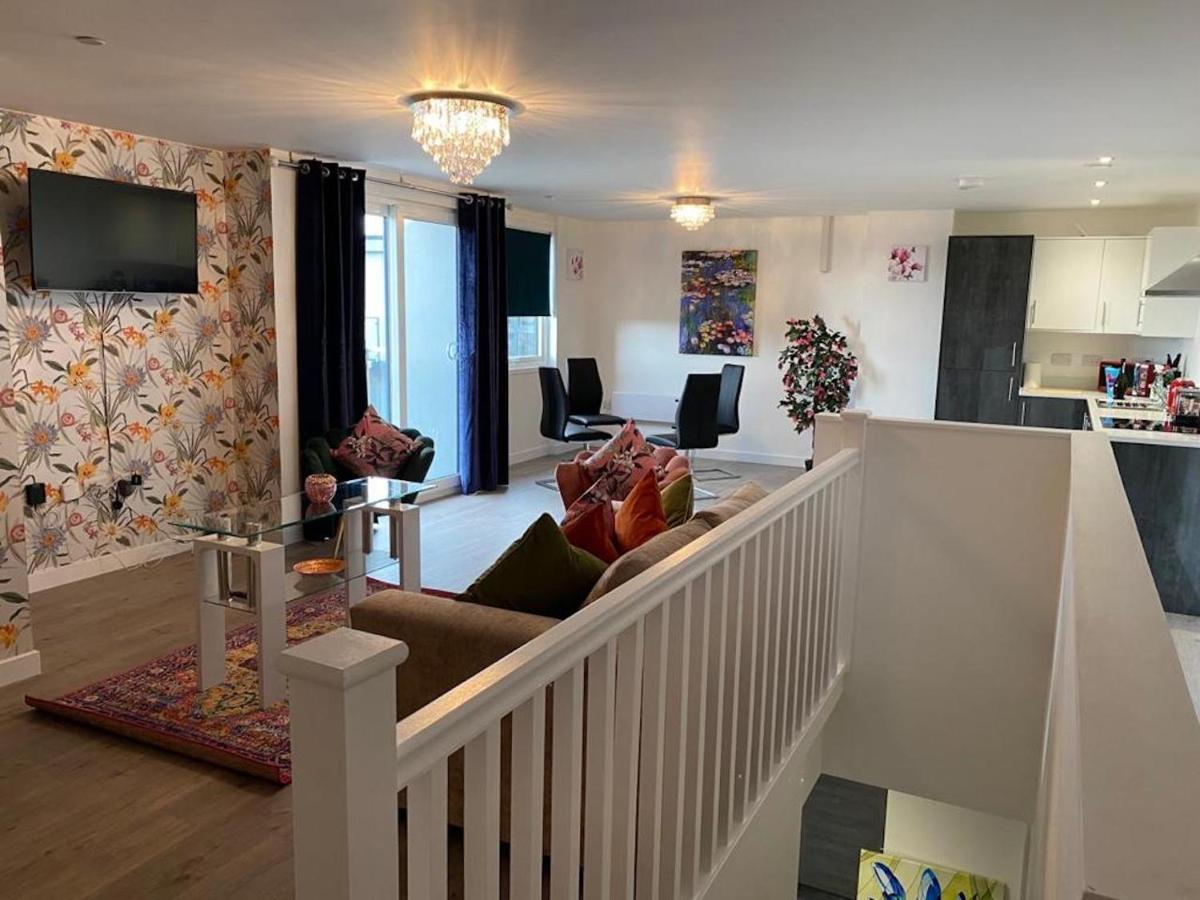 Central 2 Bed Newly Built Duplex Penthouse With Free Gated, On-Site Parking, Lift Access, Self Check-In, Super Fast Wifi, Two Cathedral View Terraces & Sleeps 6 Peterborough Exterior foto