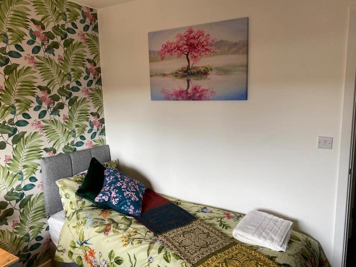 Central 2 Bed Newly Built Duplex Penthouse With Free Gated, On-Site Parking, Lift Access, Self Check-In, Super Fast Wifi, Two Cathedral View Terraces & Sleeps 6 Peterborough Exterior foto