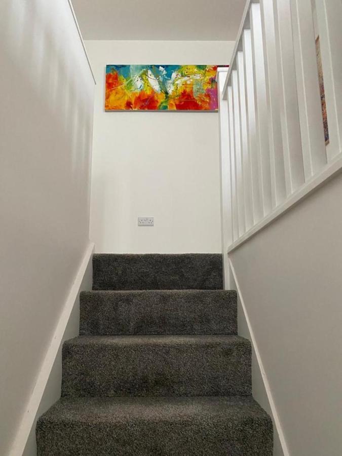 Central 2 Bed Newly Built Duplex Penthouse With Free Gated, On-Site Parking, Lift Access, Self Check-In, Super Fast Wifi, Two Cathedral View Terraces & Sleeps 6 Peterborough Exterior foto