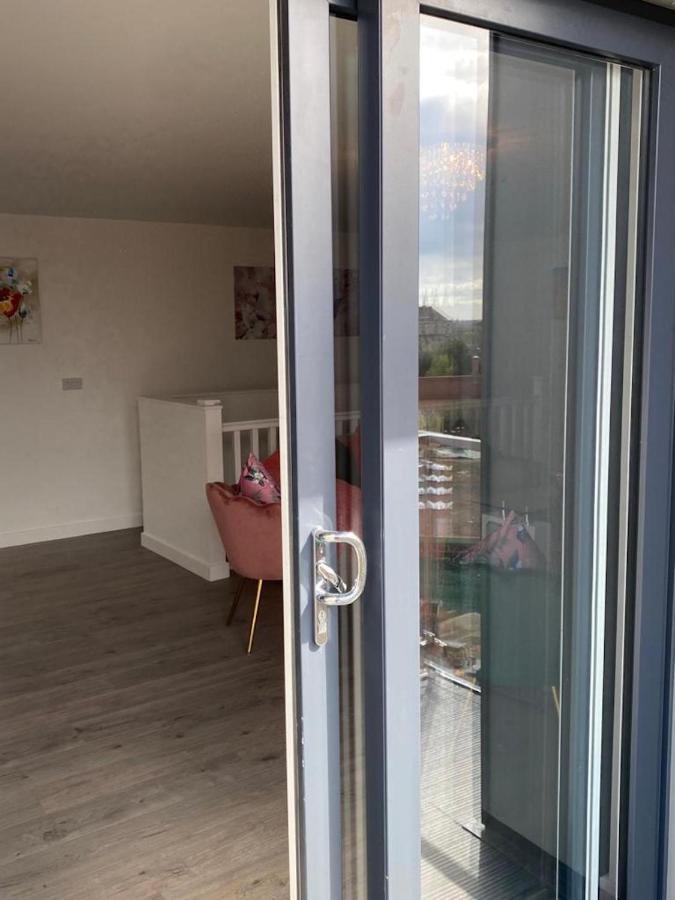 Central 2 Bed Newly Built Duplex Penthouse With Free Gated, On-Site Parking, Lift Access, Self Check-In, Super Fast Wifi, Two Cathedral View Terraces & Sleeps 6 Peterborough Exterior foto