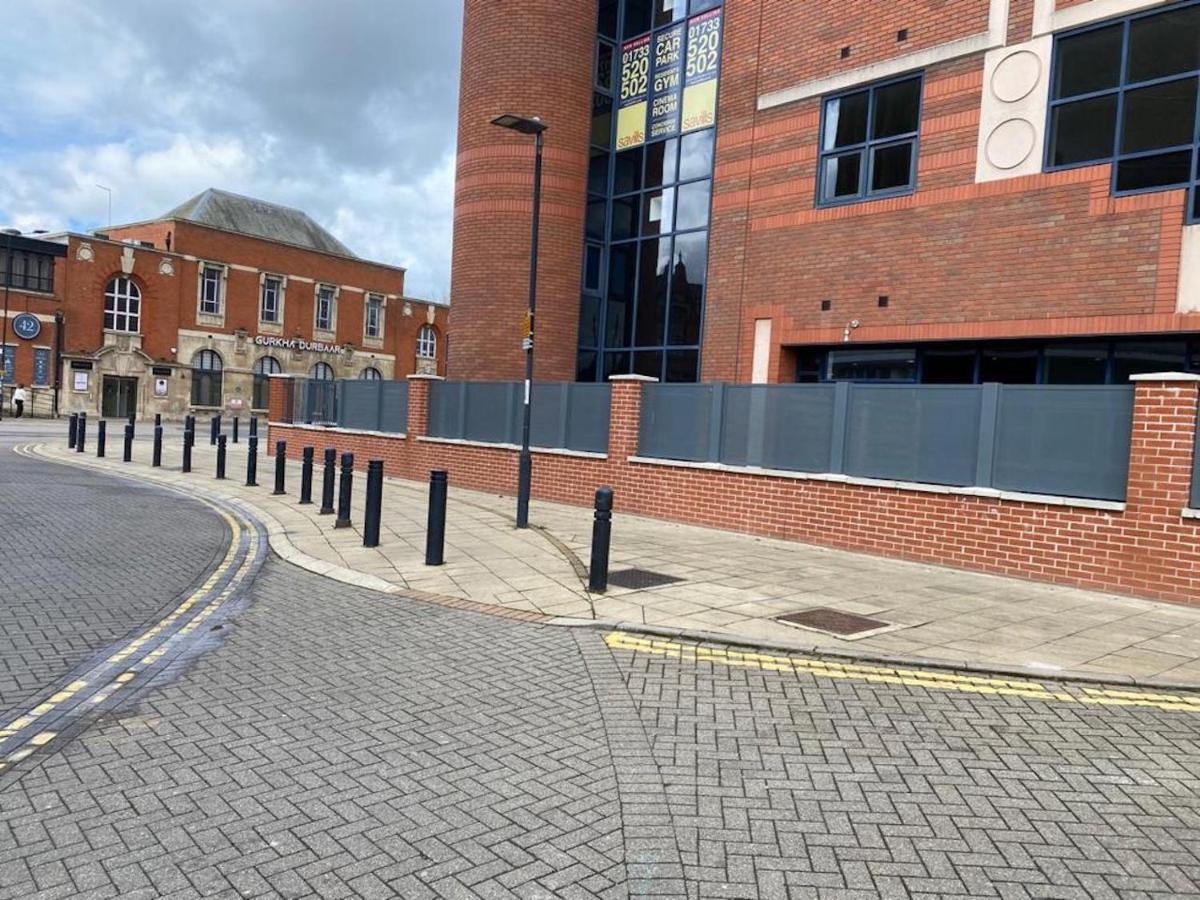 Central 2 Bed Newly Built Duplex Penthouse With Free Gated, On-Site Parking, Lift Access, Self Check-In, Super Fast Wifi, Two Cathedral View Terraces & Sleeps 6 Peterborough Exterior foto